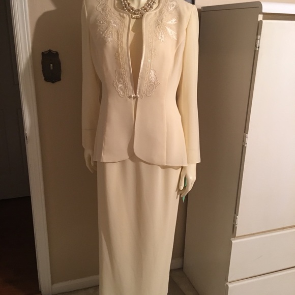 Dresses - Picture 1 of 4